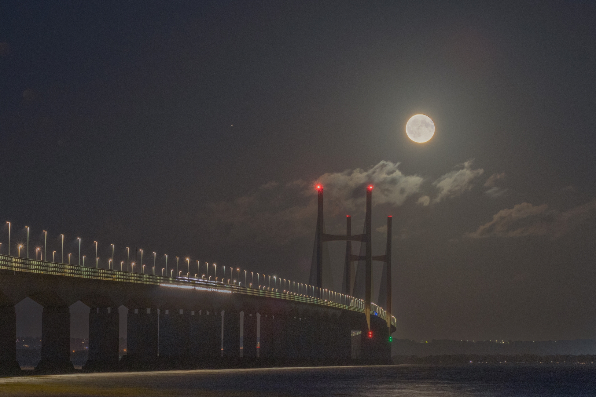 Severn Bridge Super Blue Moon-3.JPG