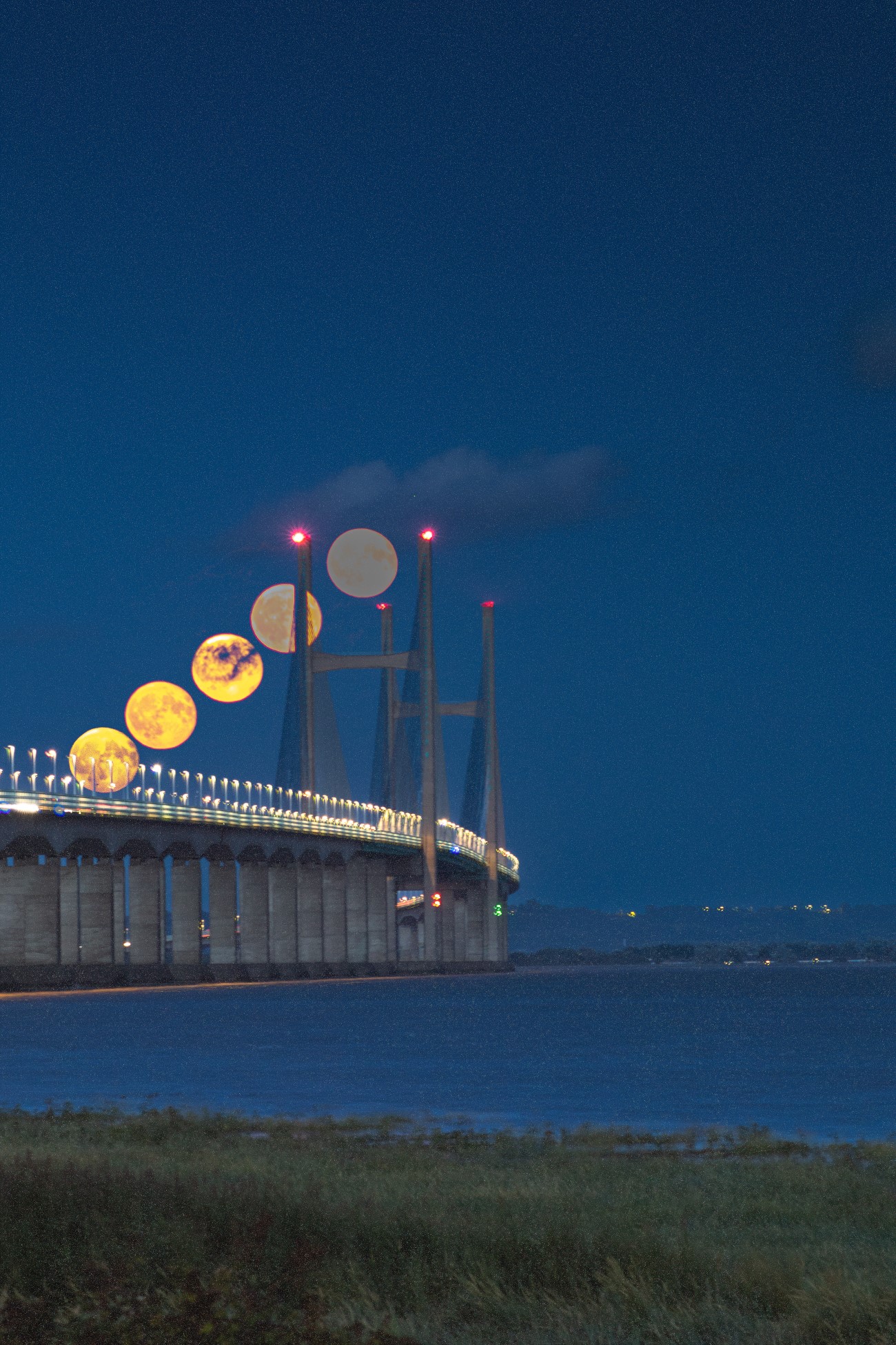 Severn Bridge Super Blue Moon-1-2.JPG