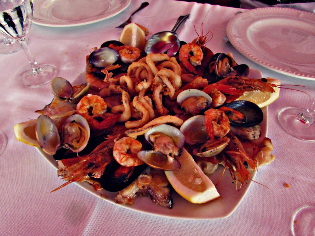 Marisco-fish-and-shellfish-at-Hotel-el-Pescador-in-Cudillero-Asturias-2-1024x768[1].jpg